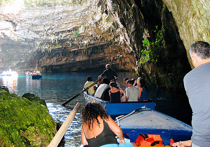 Stalaktiter och stalagmiter i Melissani cave på Kefalonia i Grekland.