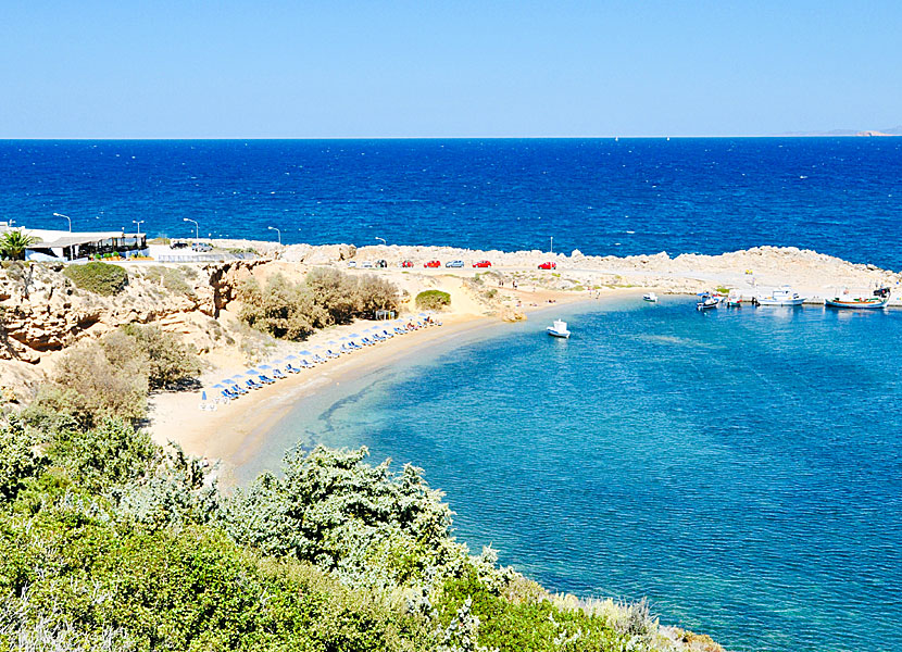Ovanför Limnionas beach ligger Restaurant Limnionas som serverar färsk fisk.