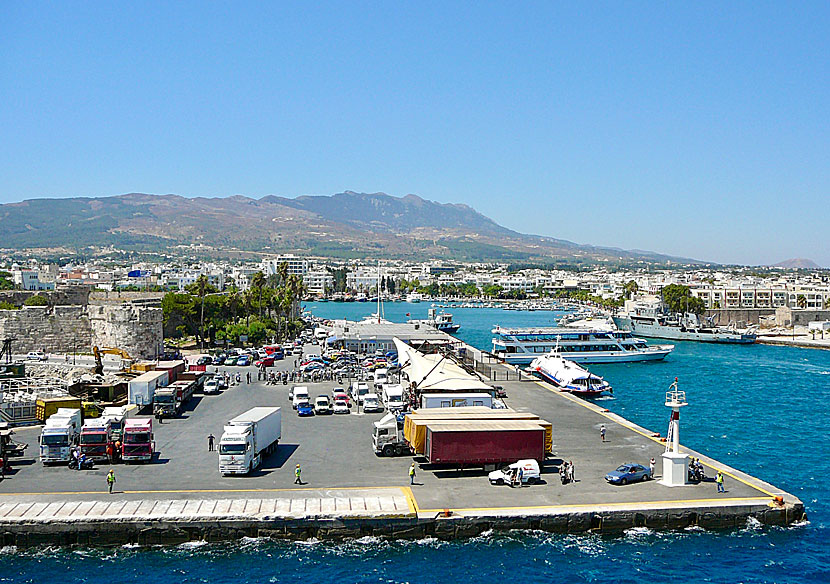 Från hamnen i Kos stad går det färjor och katamaraner till de flesta öar i Dodekaneserna.