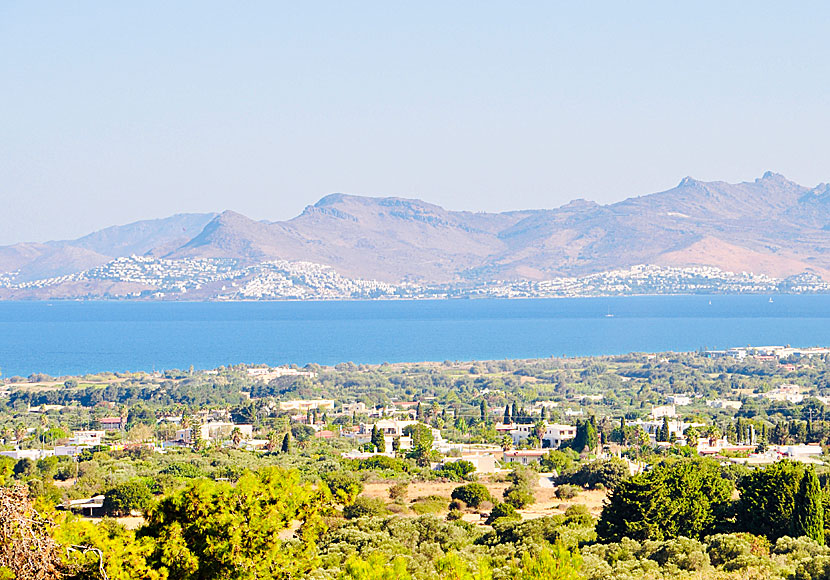 Bodrum i Turkiet sett från Kos i Grekland.