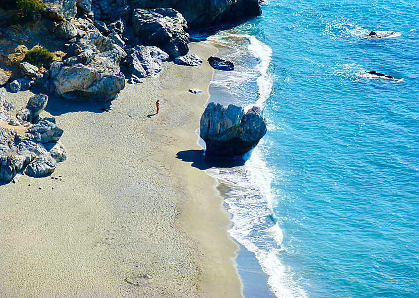 Klippan och palmerna vid Preveli beach på södra Kreta