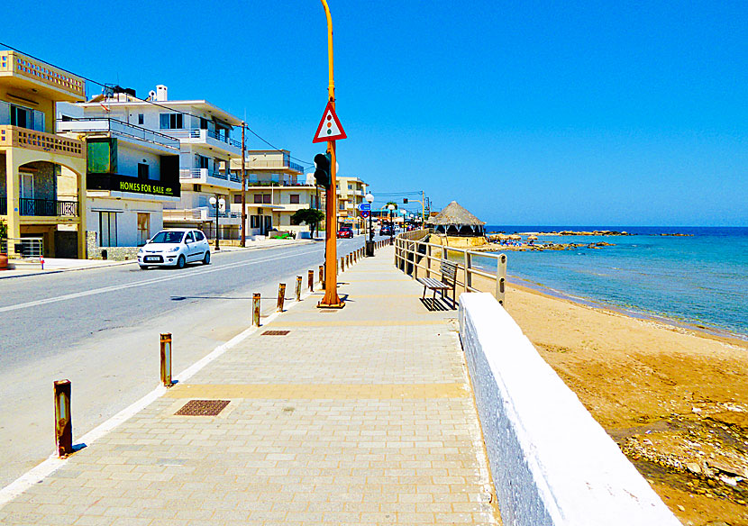 Strandpromenaden i Kalamaki väster om Chania.på Kreta.