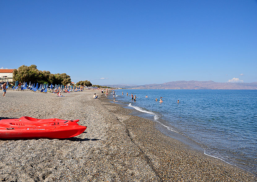 Fina stränder väster om Chania på Kreta.  Platanias beach.
