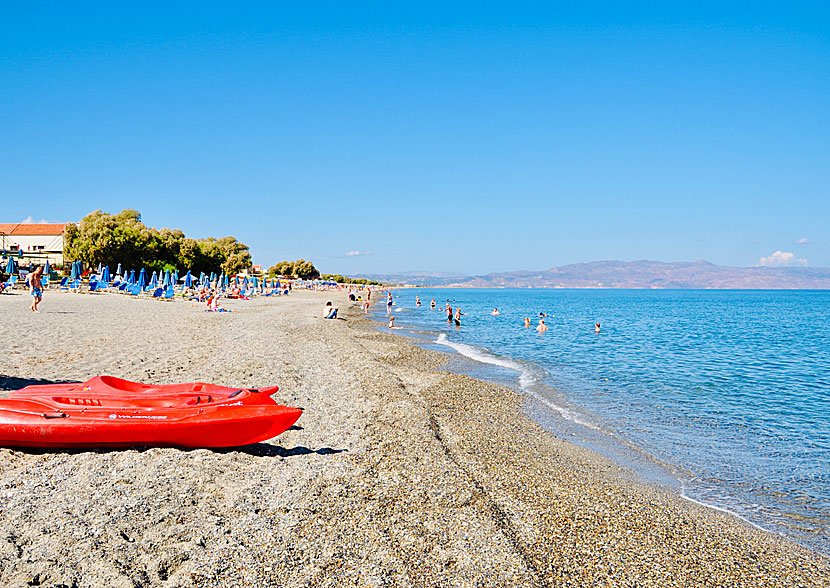 Fina stränder väster om Chania på Kreta.  Platanias beach.