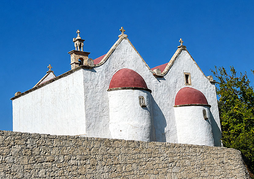 Den tv&aring;skeppiga kyrkan Agia Ekaterini och Panagia i Etia.