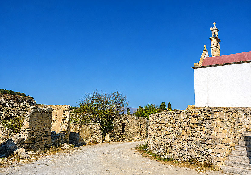 Den tv&aring;skeppiga kyrkan Agia Ekaterini och Panagia i Etia.