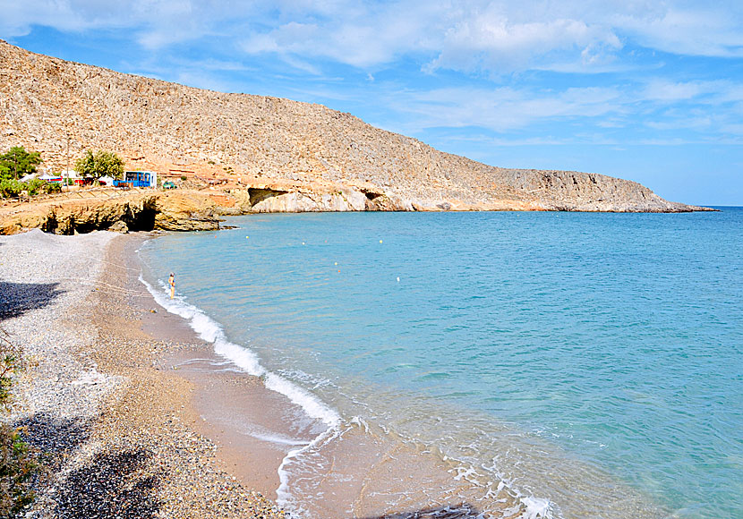 Kato Zakros beach är mysig och det kristallklara vattnet är perfekt för dig som tycker om att snorkla. 