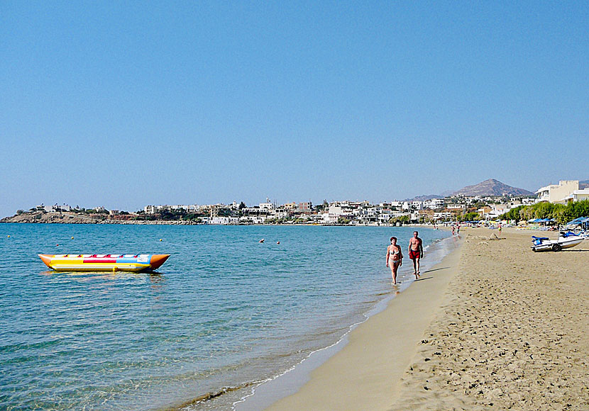 Den långa fina sandstranden i Makrigialos på södra Kreta.