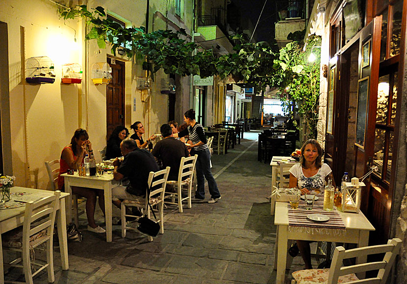 Taverna Kyria Maria bakom Rimondibrunnen i Rethymnon.