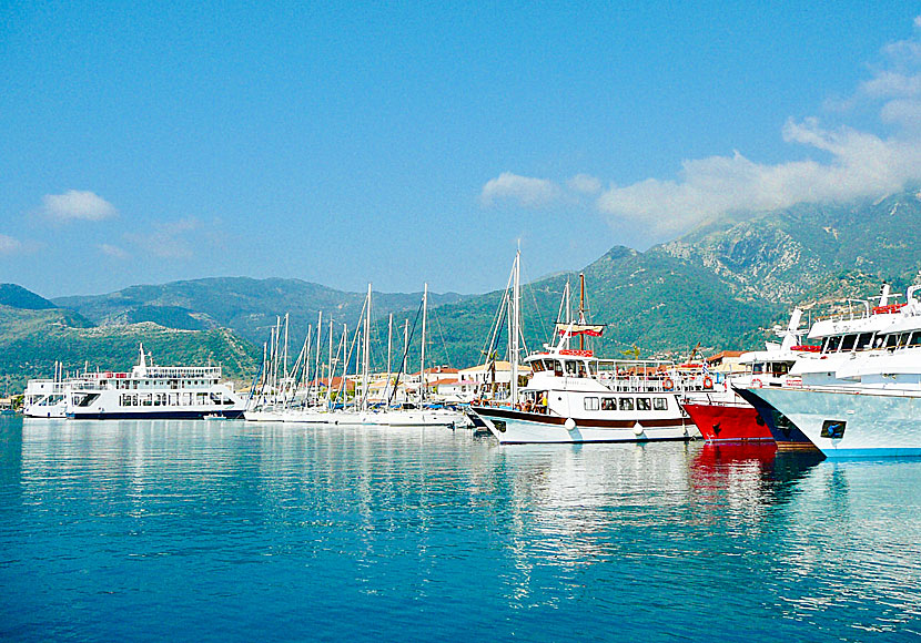 Från hamnen i Nidri på Lefkas går det färjor till bland annat Meganisi, och andra öar.