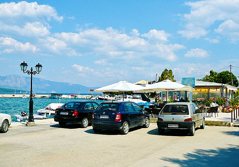 Bra restauranger och tavernor i hamnen i Nikiana på Lefkas.