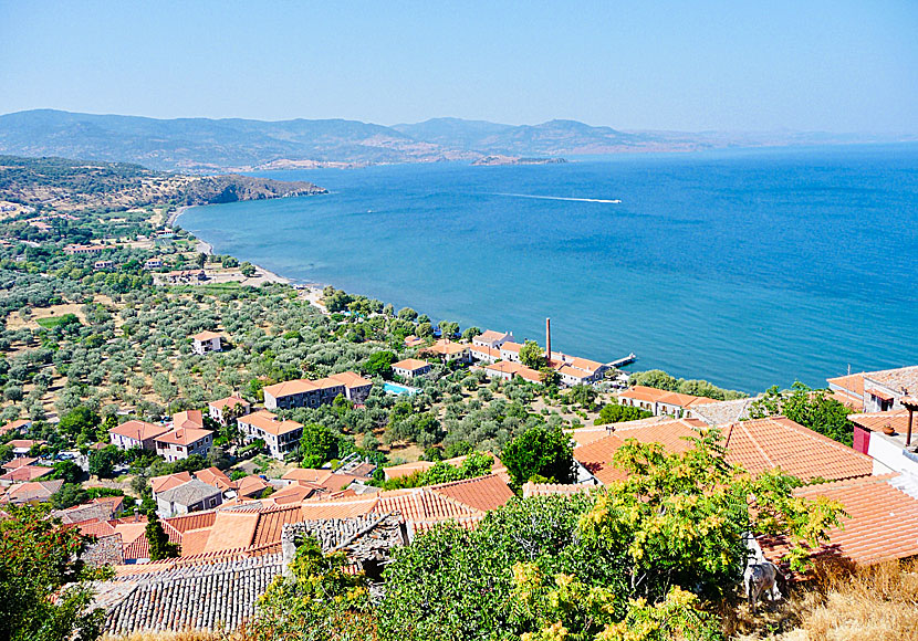 Vy över Molyvos och Petra på Lesbos.