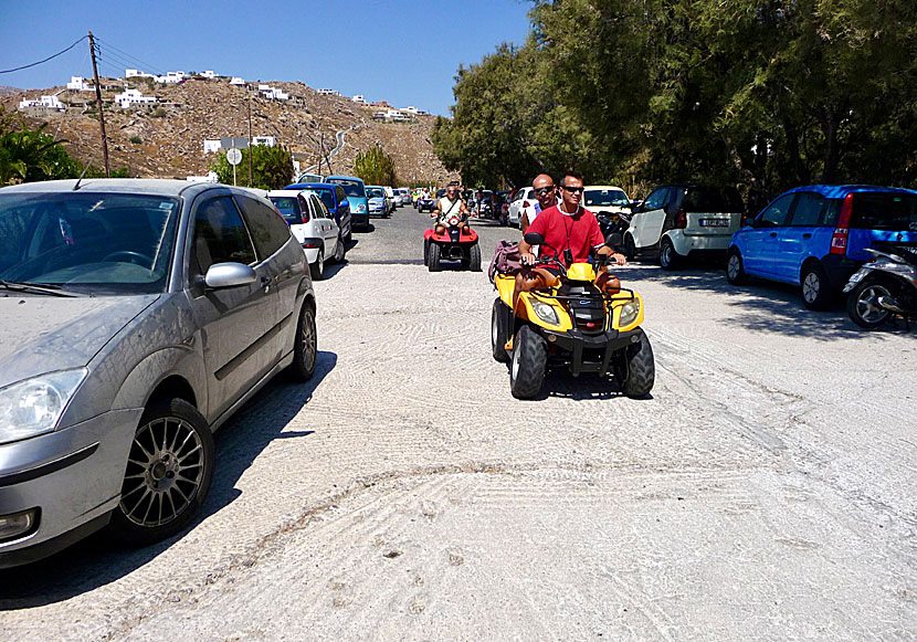 Hyra fyrhjuling, ATV, moped och bil på Mykonos i Grekland.