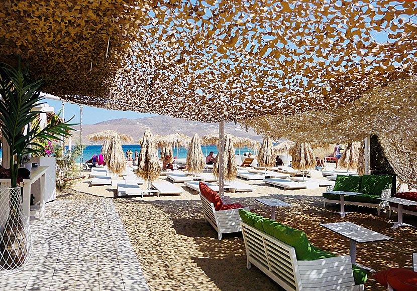 På Panormos beach finns fler faciliteter än vid Agios Sostis beach på norra Mykonos.