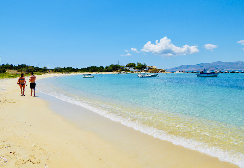 Den fina och barnvänliga sandstranden Agia Anna på Naxos.