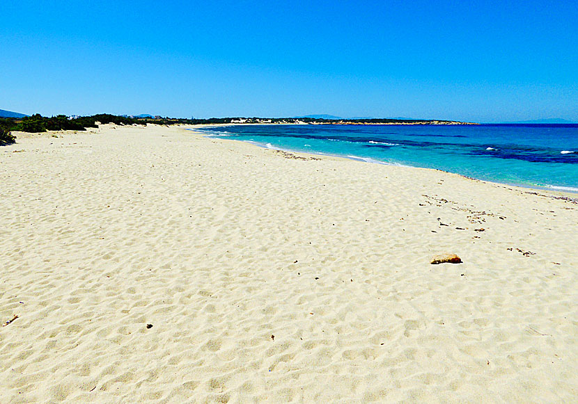 Glyfada beach ligger efter Kastraki beach på Naxos västkust.