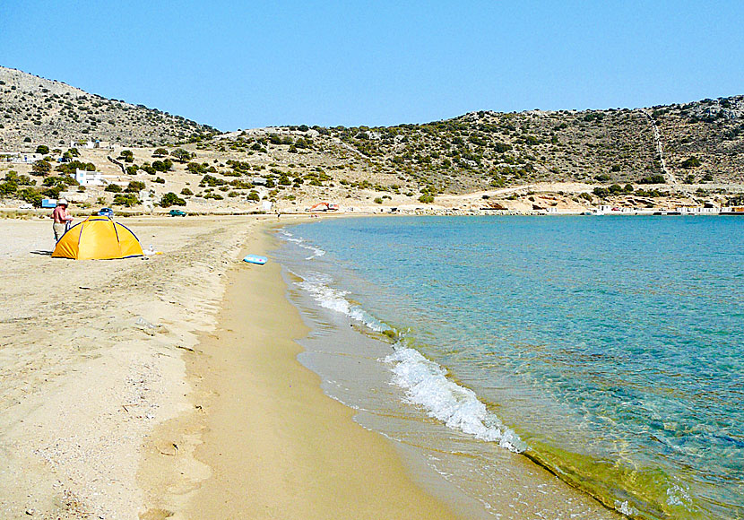 Söder om Chimarros Tower på Naxos ligger den okända stranden Kalados beach.