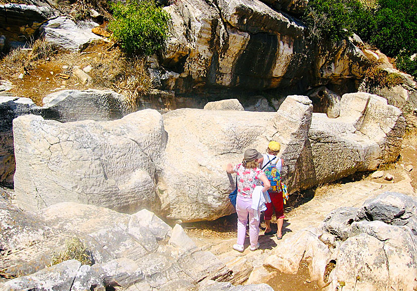 Kourosen i Apollonas är 10.60 m lång och 1.70 m bred runt magen.