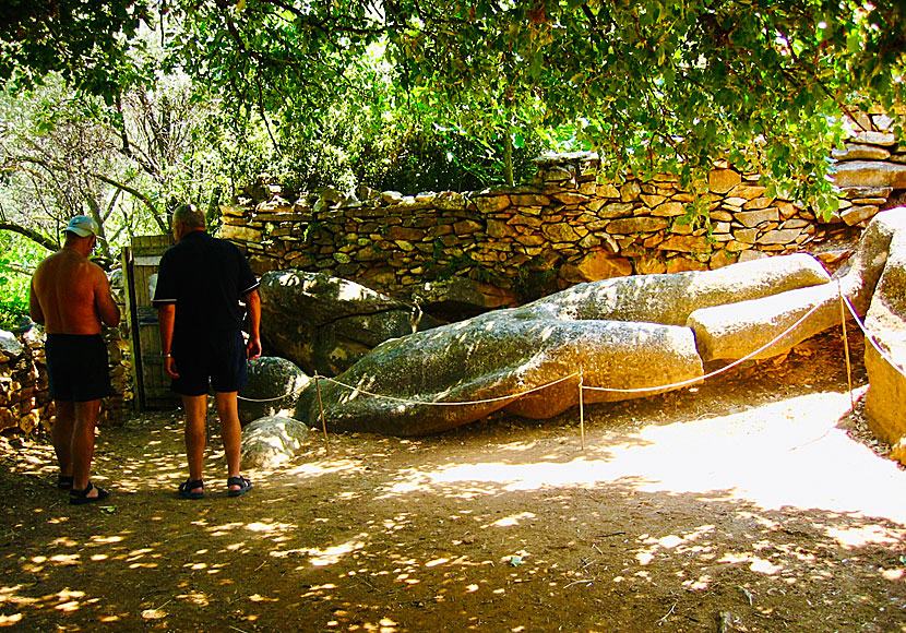 Missa inte Kourosen i Melanes när du har sett Kourosen i Apollonas på Naxos.