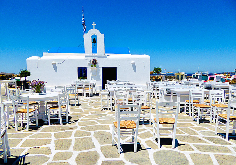 Kyrkan Agios Nikolaos church i Venetianska hamnen i Naoussa.