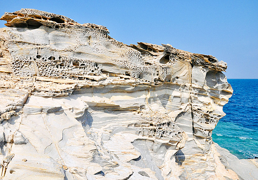 På ön Paros finns många fantastiska klippbad. 