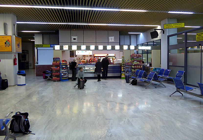 Restauranger och kaféer på flygplatsen i Kalamata på Peloponnesos.