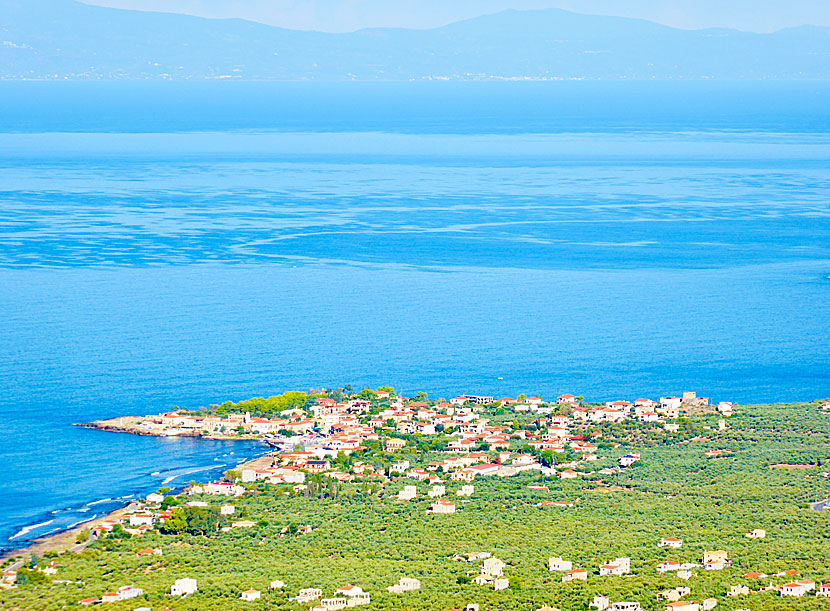 Agios Nikolaos sett från den lilla byn Platsa på Peloponnesos.