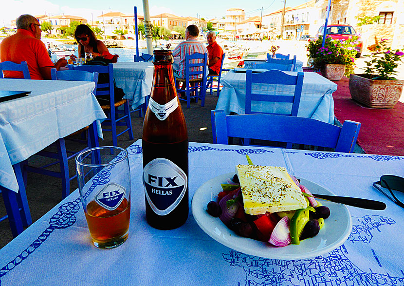 Restaurangerna i Agios Nikolaos är kända för sina goda grekiska mat. Många av dem serverar färsk fisk.
