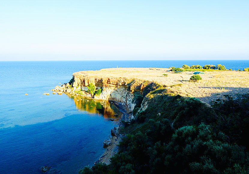 Öster om Koroni Kastro ligger ett platt område som heter Livadia som var svårt att försvara. 
