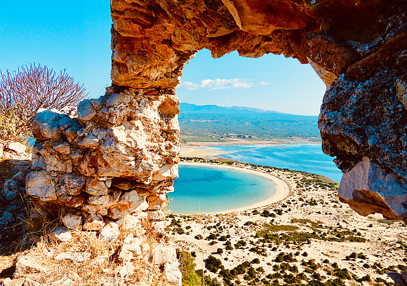 Voidokilia beach ovanför Gialova lagoon på Peloponnesos. 
