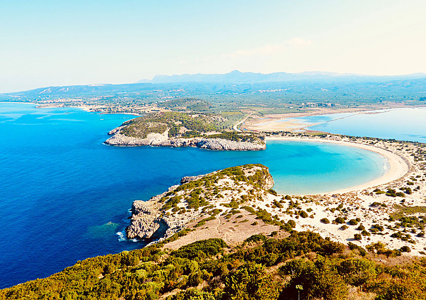 Voidokilia beach nära Pylos på Peloponnesos är Greklands bästa och vackraste strand.