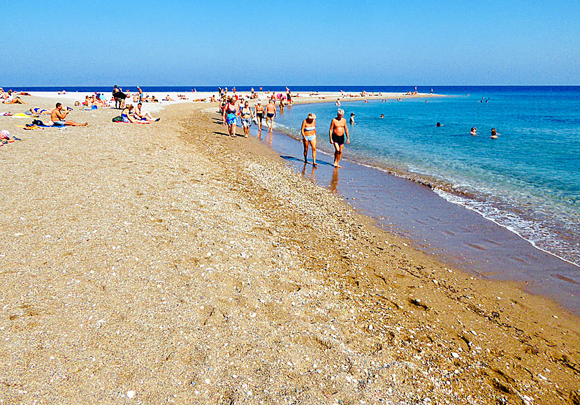 Den del av Elli beach där det inte finns solstolar och parasoll att hyra. 