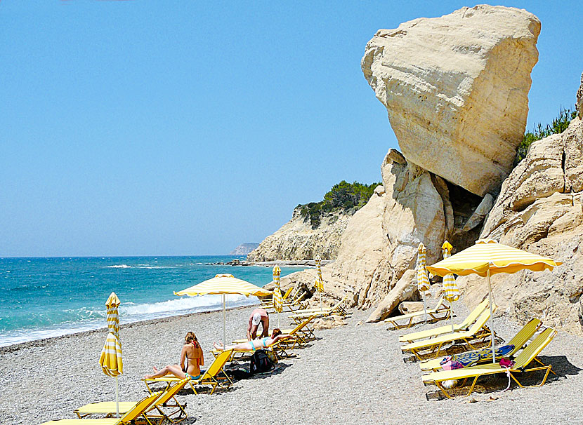 Fourni beach ligger cirka 75 kilometer sydväst om Rhodos stad. 