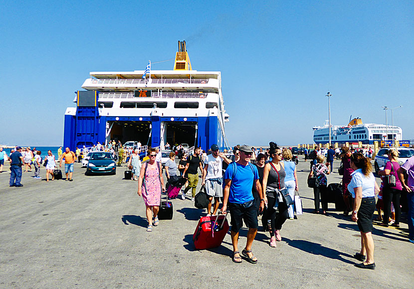 Blue Star i Akandia port i Rhodos stad.