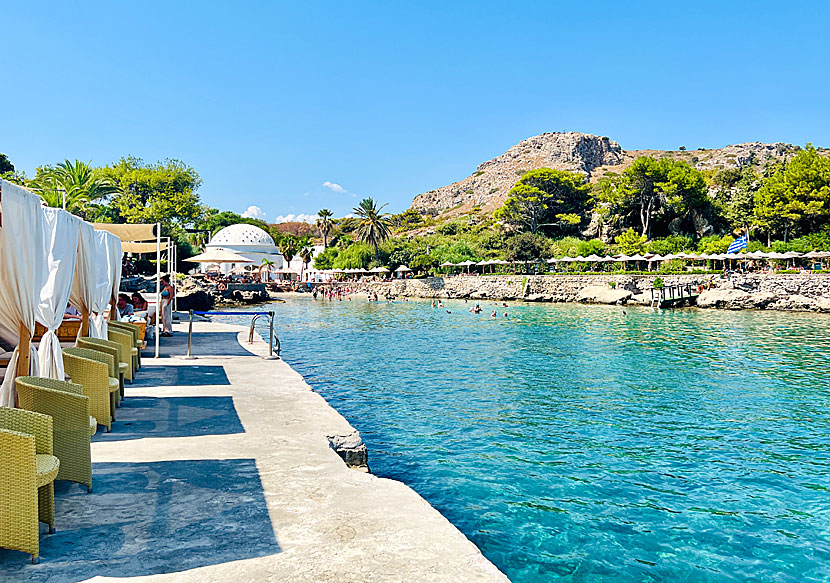 Kallithea Springs beach i Kallithea på sydöstra Rhodos.
