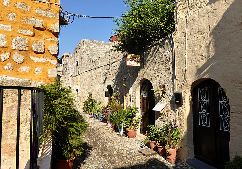 Boka Kristinas Rooms i Rhodos gamla stad här. 