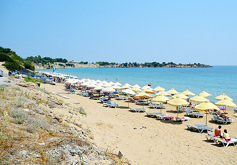 Pefkos beach ligger norr om Lardos beach och söder om byn Lindos på Rhodos.