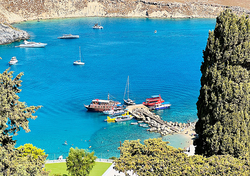 Utflyktsbåtar till Lindos beach och Pallas beach.