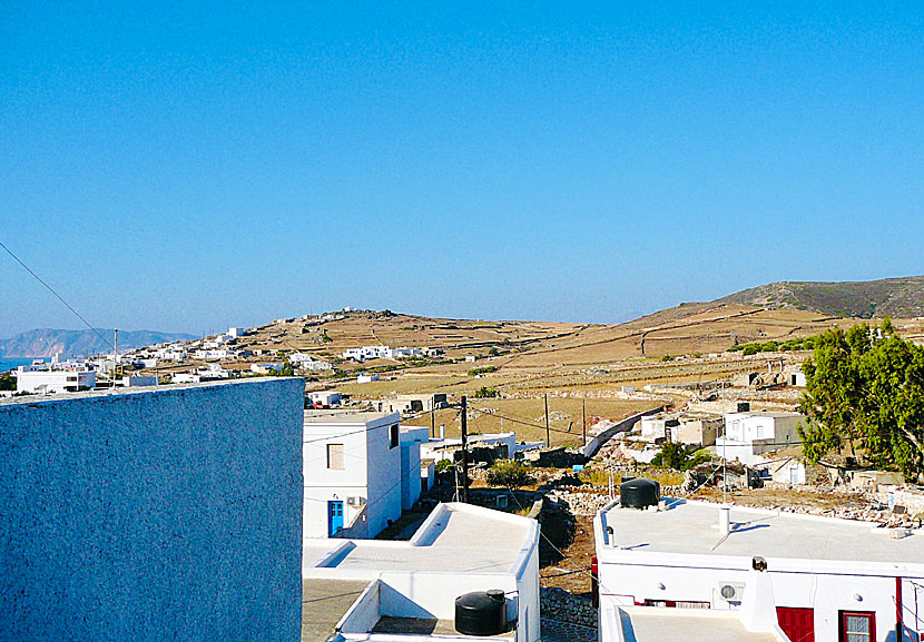 Vacker utsikt från balkongen på ett hotell i Chorio på Kimolos.