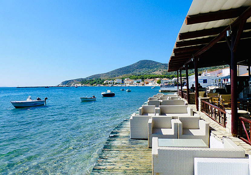 Barer och kaféer längs med stranden i Ireon på Samos.