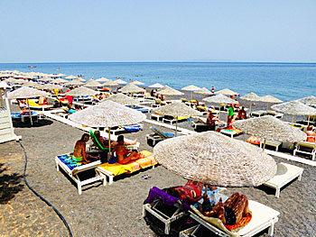 Kamari beach på Santorini.