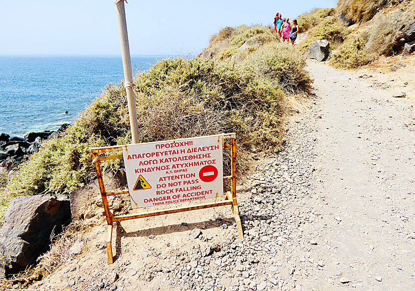 Red beach är ibland avstängd på grund av risk för fallande stenar och klippor.