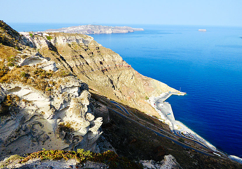 Den läskiga vägen upp och ner till hamnen på Santorini.