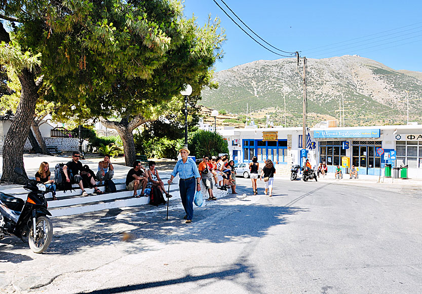 Busshållplatsen i Apollonia för bussarna till Kamares.