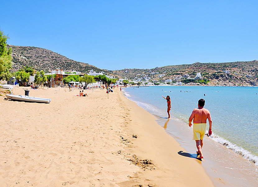 Platys Gialos beach på Sifnos.