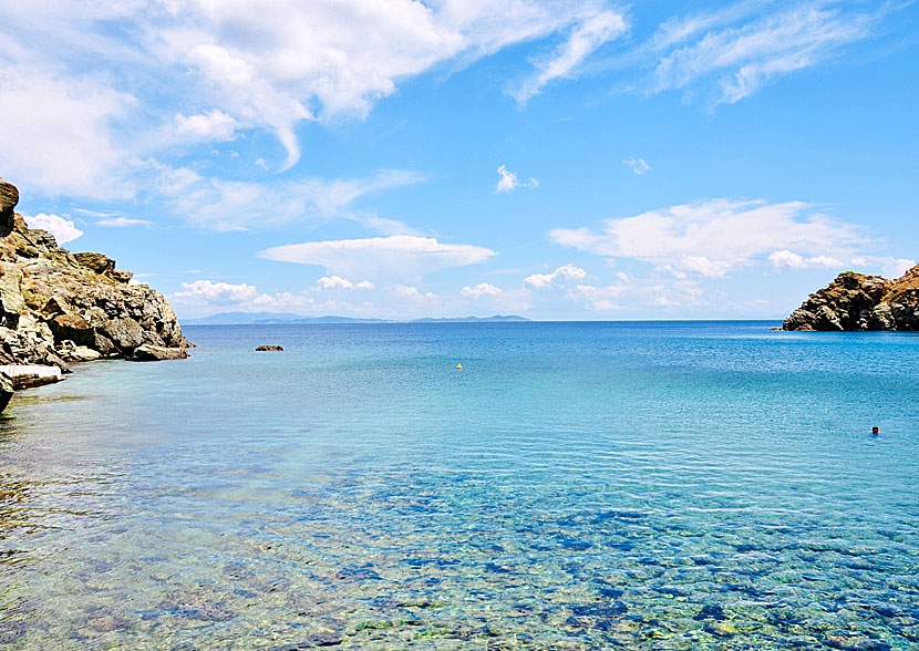 Snorkla vid Seralia beach nedanför den bilfria byn Kastro på Sifnos.