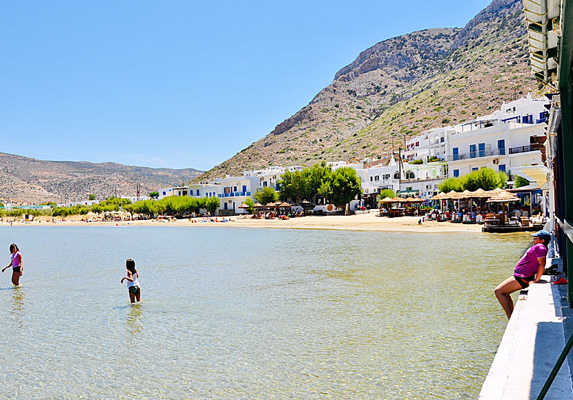 Sifnos mest barnvänliga sandstrand är Kamares beach.