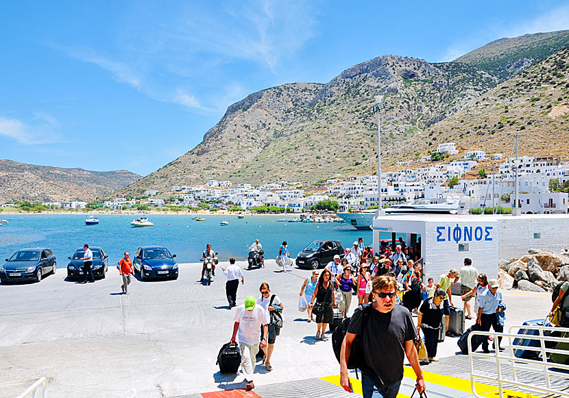 Hamnen i Kamares på Sifnos i Kykladerna.