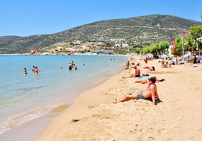 Den fina sandstranden  i Platys Gialos på Sifnos.