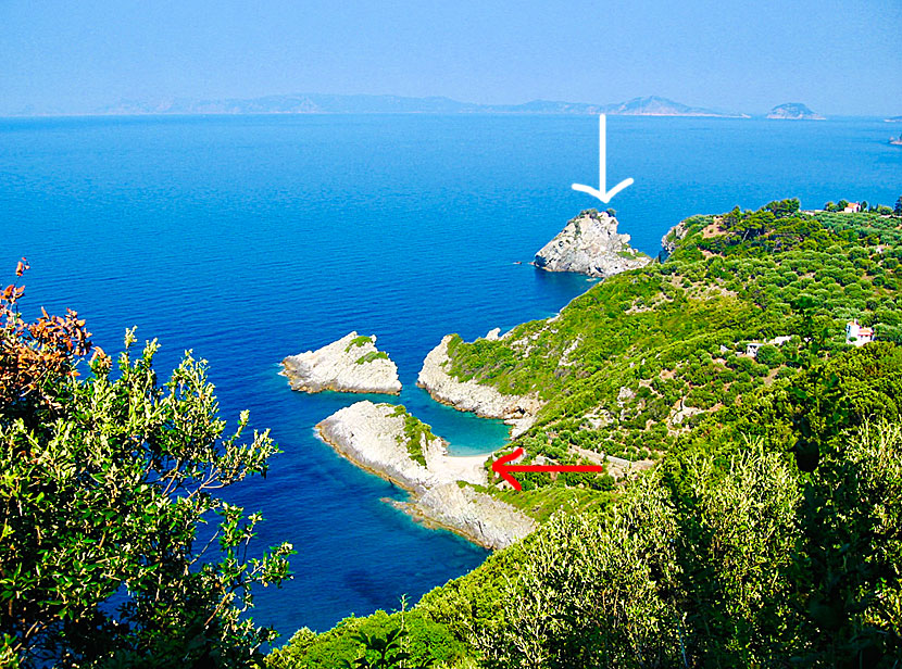 Spila beach nära Mamma Mia-kyrkan på Skopelos.